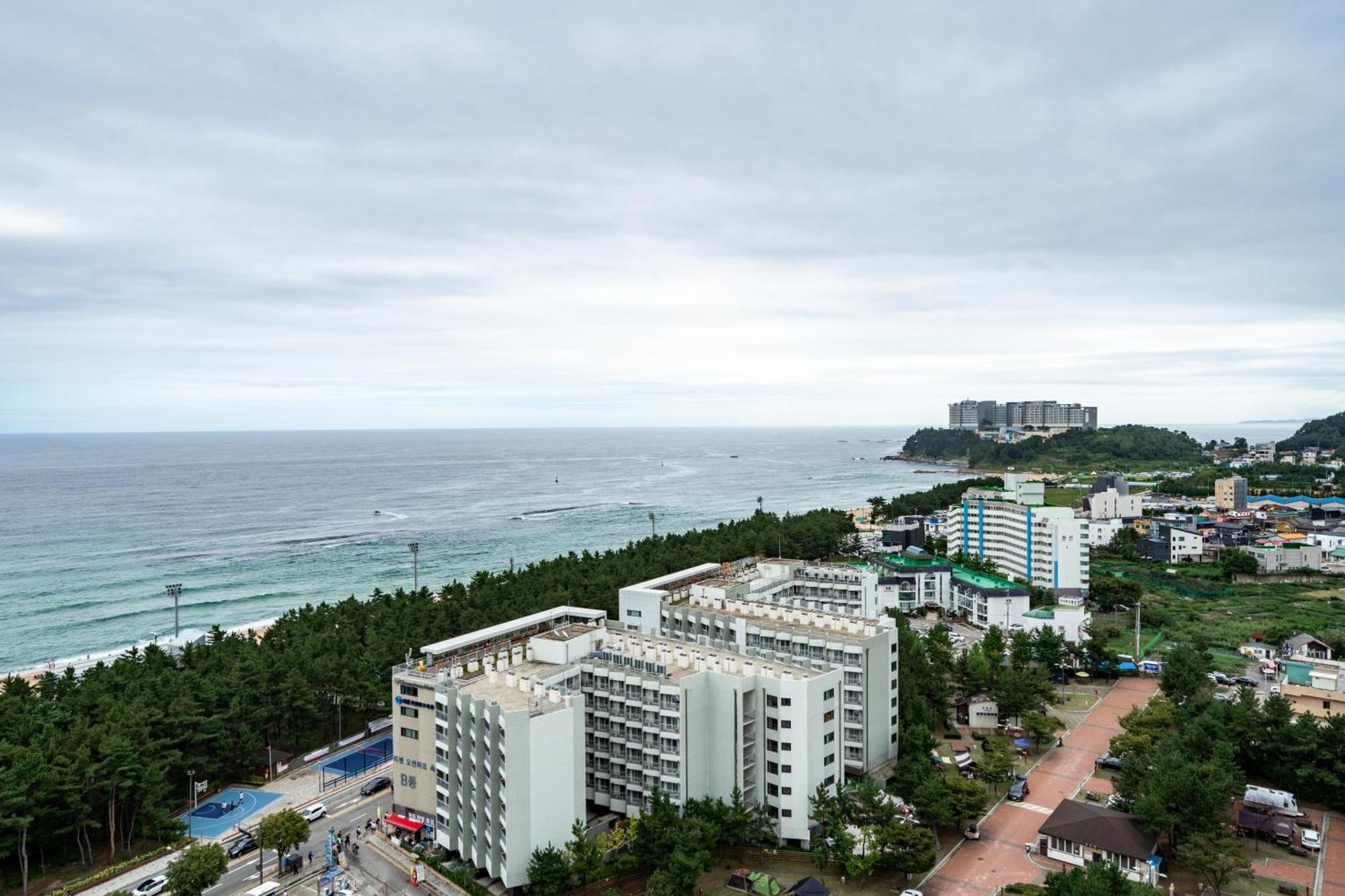 Le Collective Sokcho Beach Apartment Bagian luar foto